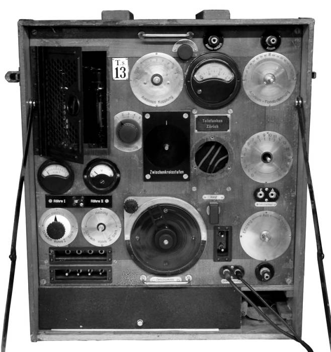 se-214-ts25-no13-sender-bw.jpg se-214-ts25-no13-sender-bw.jpg